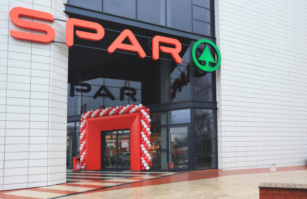На пересечении Московского пр-та и Ялтинской открылся супермаркет SPAR